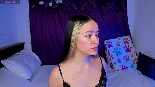Shairaclark  online show from May 13, 2:53 am