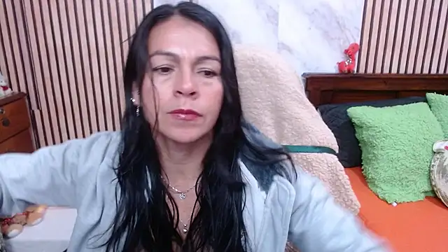 camilavargas  online show from October 10, 1:54 pm