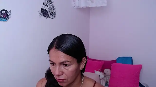 Snapshot of camilavargas_ chatting on February 13, 6:59 pm camilavargas online show from February 13, 6:59 pm