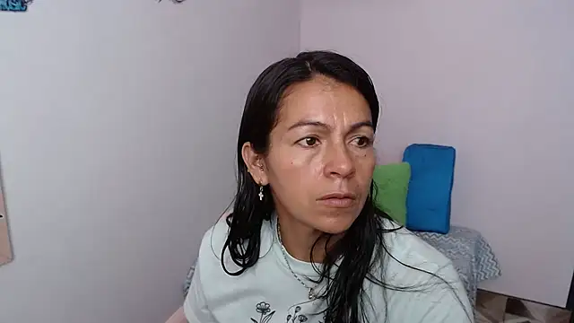 Snapshot of camilavargas_ chatting on March 13, 7:20 pm camilavargas online show from March 13, 7:20 pm