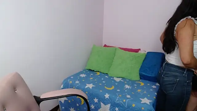 Snapshot of camilavargas_ chatting on March 18, 8:34 pm camilavargas online show from March 18, 8:34 pm