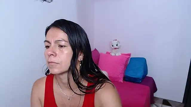 Snapshot of camilavargas_ chatting on April 1, 9:01 pm camilavargas online show from April 1, 9:01 pm