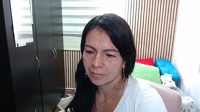camilavargas  online show from May 11, 5:10 pm