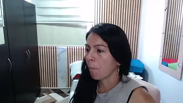 camilavargas  online show from May 14, 4:25 pm