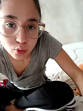 Snapshot of linameii chatting on October 6, 4:37 pm linameii online show from October 6, 4:37 pm