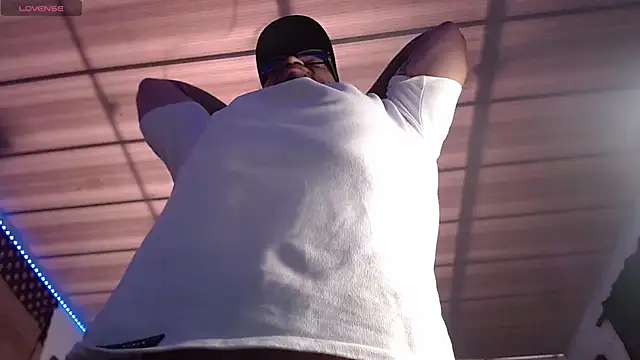 Snapshot of Chrys_harris77 chatting on December 2, 6:14 pm Chrys harris77 online show from December 2, 6:14 pm