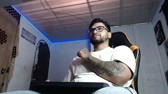 Snapshot of Chrys_harris77 chatting on December 4, 7:00 pm Chrys harris77 online show from December 4, 7:00 pm