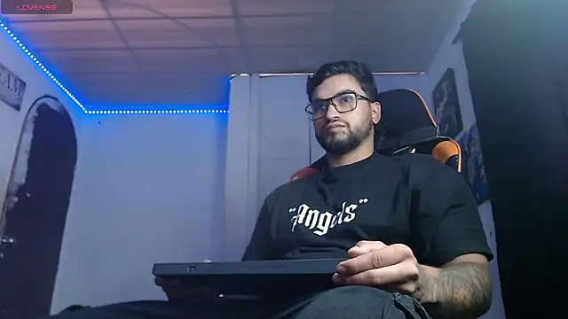 Snapshot of Chrys_harris77 chatting on December 5, 7:10 pm Chrys harris77 online show from December 5, 7:10 pm