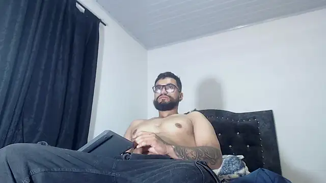 Snapshot of Chrys_harris77 chatting on March 9, 1:09 am Chrys harris77 online show from March 9, 1:09 am