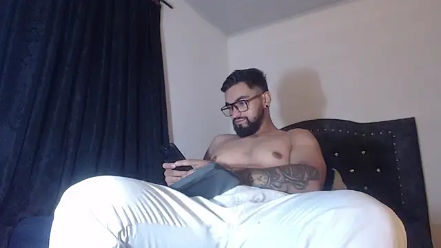 Snapshot of Chrys_harris77 chatting on March 25, 3:56 am Chrys harris77 online show from March 25, 3:56 am