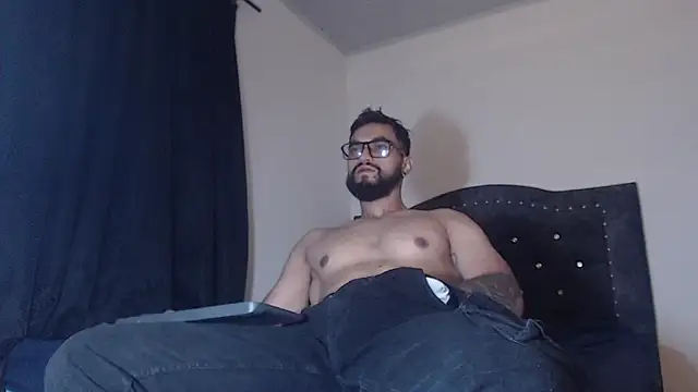 Snapshot of Chrys_harris77 chatting on March 30, 12:33 am Chrys harris77 online show from March 30, 12:33 am