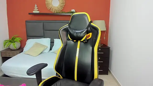 molly lovee  online show from September 25, 11:47 am