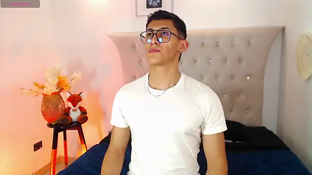 Snapshot of SalvadorFit chatting on September 22, 8:22 pm SalvadorFit online show from September 22, 8:22 pm