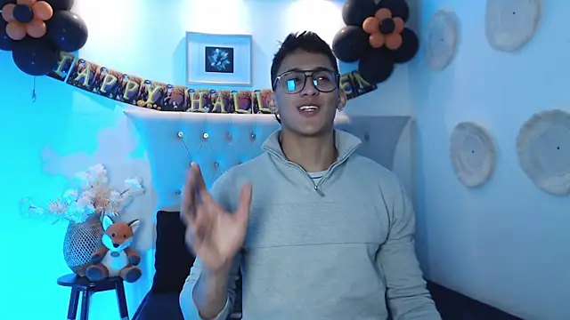 Snapshot of SalvadorFit chatting on October 14, 8:42 pm SalvadorFit online show from October 14, 8:42 pm