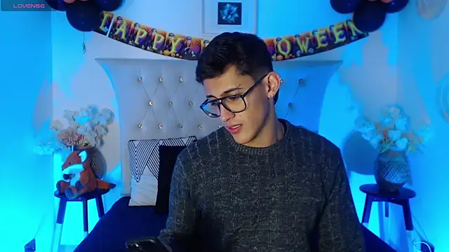 Snapshot of SalvadorFit chatting on October 17, 9:06 pm SalvadorFit online show from October 17, 9:06 pm