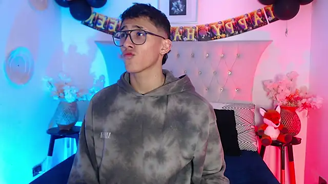 Snapshot of SalvadorFit chatting on October 19, 8:42 pm SalvadorFit online show from October 19, 8:42 pm