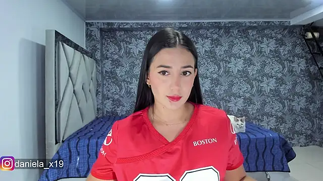 Snapshot of Daniela_x19 chatting on April 11, 1:10 am Daniela x19 online show from April 11, 1:10 am