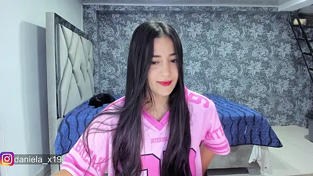 Snapshot of Daniela_x19 chatting on May 26, 12:50 am Daniela x19 online show from May 26, 12:50 am
