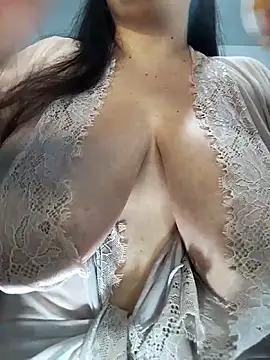 LucyDiamonds1 online show from May 2, 11:10 pm