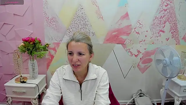 Gina aliz online show from September 18, 7:10 am