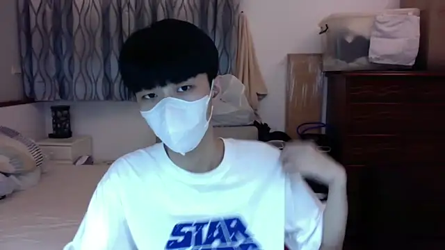 Snapshot of kai101010 chatting on September 26, 4:11 pm kai101010 online show from September 26, 4:11 pm