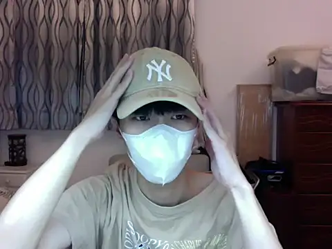 Snapshot of kai101010 chatting on October 1, 4:13 pm kai101010 online show from October 1, 4:13 pm