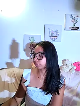 Snapshot of Suzanelee1 chatting on September 29, 2:16 am Suzanelee1 online show from September 29, 2:16 am