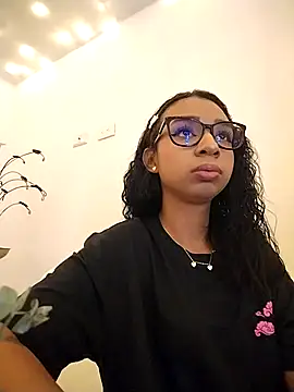 Snapshot of Suzanelee1 chatting on October 4, 11:25 pm Suzanelee1 online show from October 4, 11:25 pm