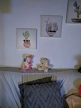 Snapshot of Suzanelee1 chatting on October 5, 9:24 pm Suzanelee1 online show from October 5, 9:24 pm