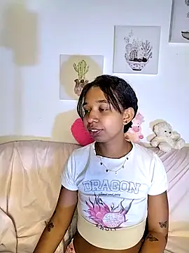 Snapshot of Suzanelee1 chatting on October 8, 3:15 am Suzanelee1 online show from October 8, 3:15 am