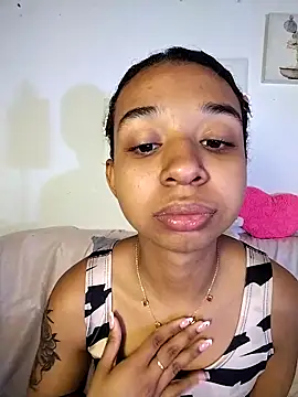 Snapshot of Suzanelee1 chatting on October 24, 1:51 pm Suzanelee1 online show from October 24, 1:51 pm