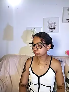 Snapshot of Suzanelee1 chatting on October 30, 4:03 am Suzanelee1 online show from October 30, 4:03 am