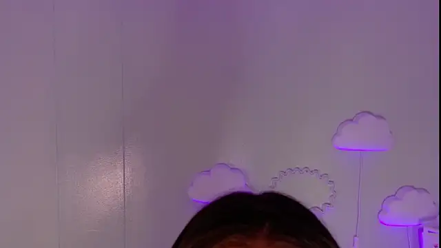 Snapshot of KeendraFox_ chatting on June 19, 9:35 am KeendraFox online show from June 19, 9:35 am