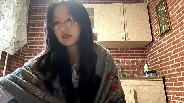 EmmaLeexth online show from October 7, 10:45 am