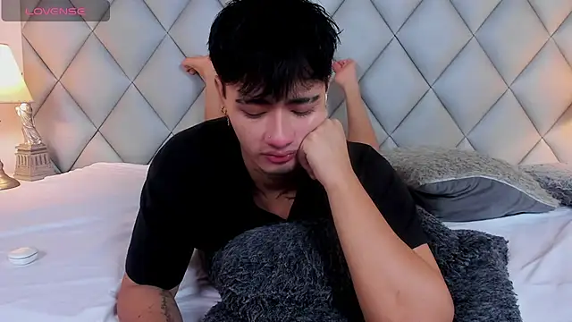 Clement Reyes online show from December 14, 2:00 pm