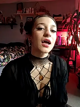 laradoom online show from October 29, 3:36 pm