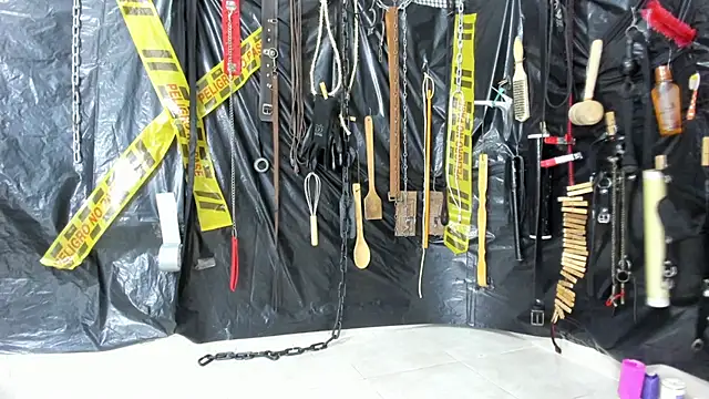 Snapshot of BDSM_MEDUZA chatting on April 2, 11:02 pm BDSM MEDUZA online show from April 2, 11:02 pm