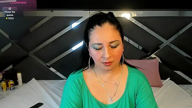 Snapshot of AgataThompson_ chatting on December 2, 7:20 pm AgataThompson online show from December 2, 7:20 pm