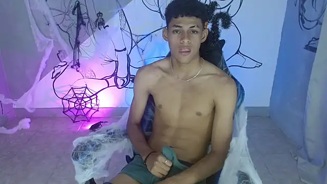 Snapshot of deivid_bigcock1 chatting on October 17, 12:47 am deivid bigcock1 online show from October 17, 12:47 am