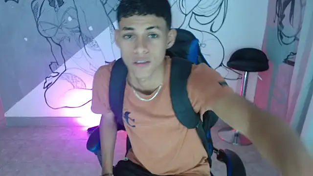 Snapshot of deivid_bigcock1 chatting on November 21, 12:10 am deivid bigcock1 online show from November 21, 12:10 am