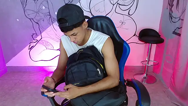 Snapshot of deivid_bigcock1 chatting on December 14, 12:27 am deivid bigcock1 online show from December 14, 12:27 am