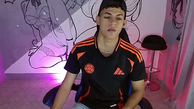 Snapshot of deivid_bigcock1 chatting on December 18, 12:06 am deivid bigcock1 online show from December 18, 12:06 am