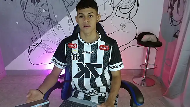 Snapshot of deivid_bigcock1 chatting on December 23, 12:08 am deivid bigcock1 online show from December 23, 12:08 am