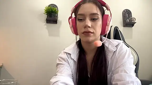 AdrianaRudin online show from September 19, 6:26 am