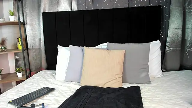 Lenapaul  online show from November 14, 4:22 am