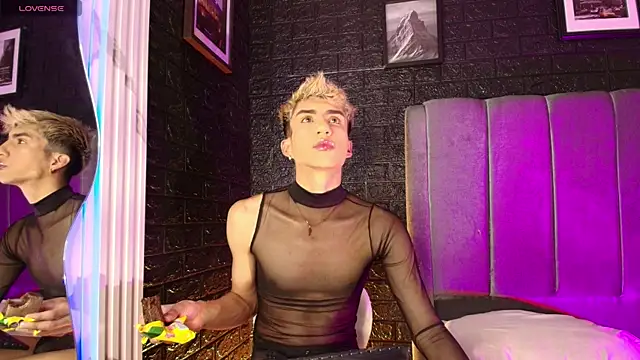 Erick Velveth online show from November 2, 9:39 pm