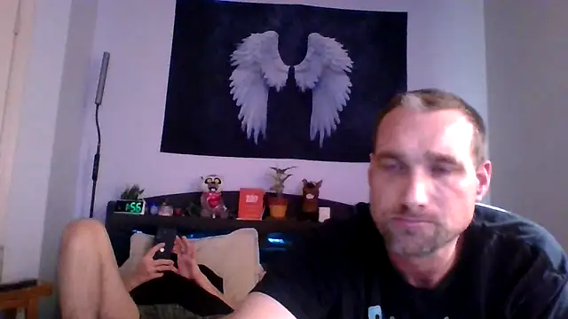 Snapshot of LeeDank chatting on December 2, 7:42 pm LeeDank online show from December 2, 7:42 pm