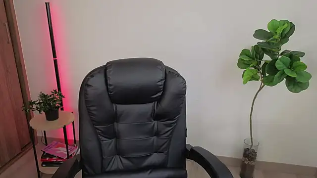 Snapshot of amyross_s1 chatting on October 12, 8:08 pm amyross s1 online show from October 12, 8:08 pm