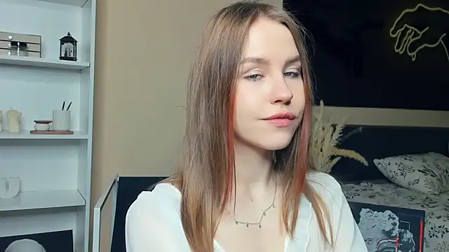 MaliaBourraine online show from May 13, 7:17 am