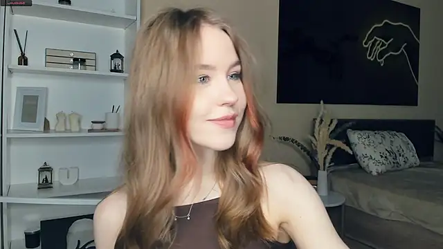 MaliaBourraine online show from May 18, 7:25 am
